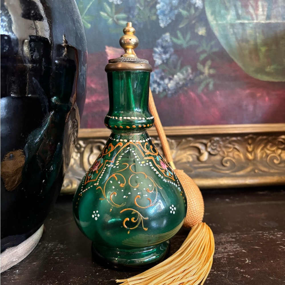 Antique Green Glass Painted Enamel Perfume Bottle with Atomizer - Picture 2 of 4
